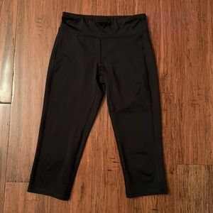 Black Capri pants